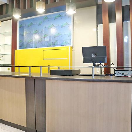 Oyo 1673 M Authentic Kost Man Hotel Padang  Exterior photo