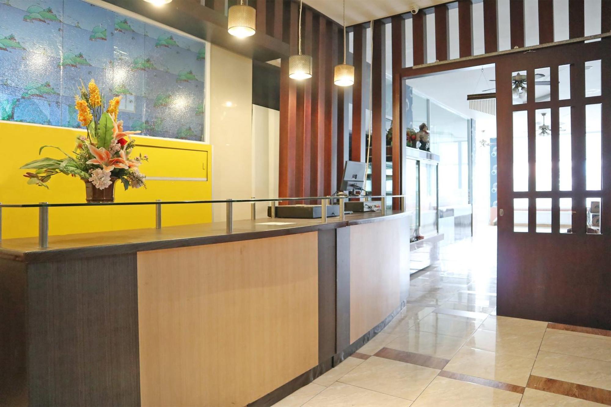 Oyo 1673 M Authentic Kost Man Hotel Padang  Exterior photo