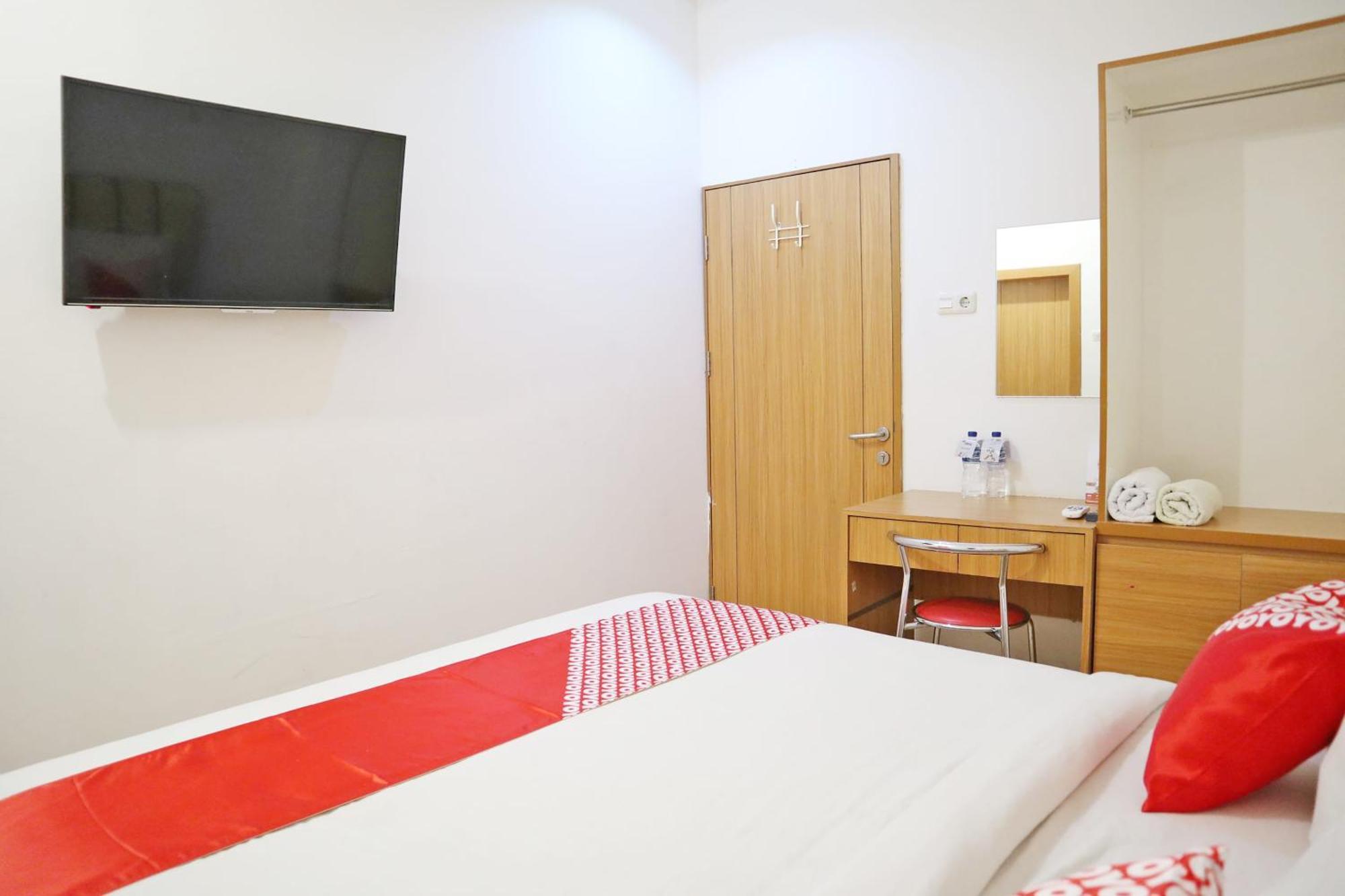 Oyo 1673 M Authentic Kost Man Hotel Padang  Exterior photo