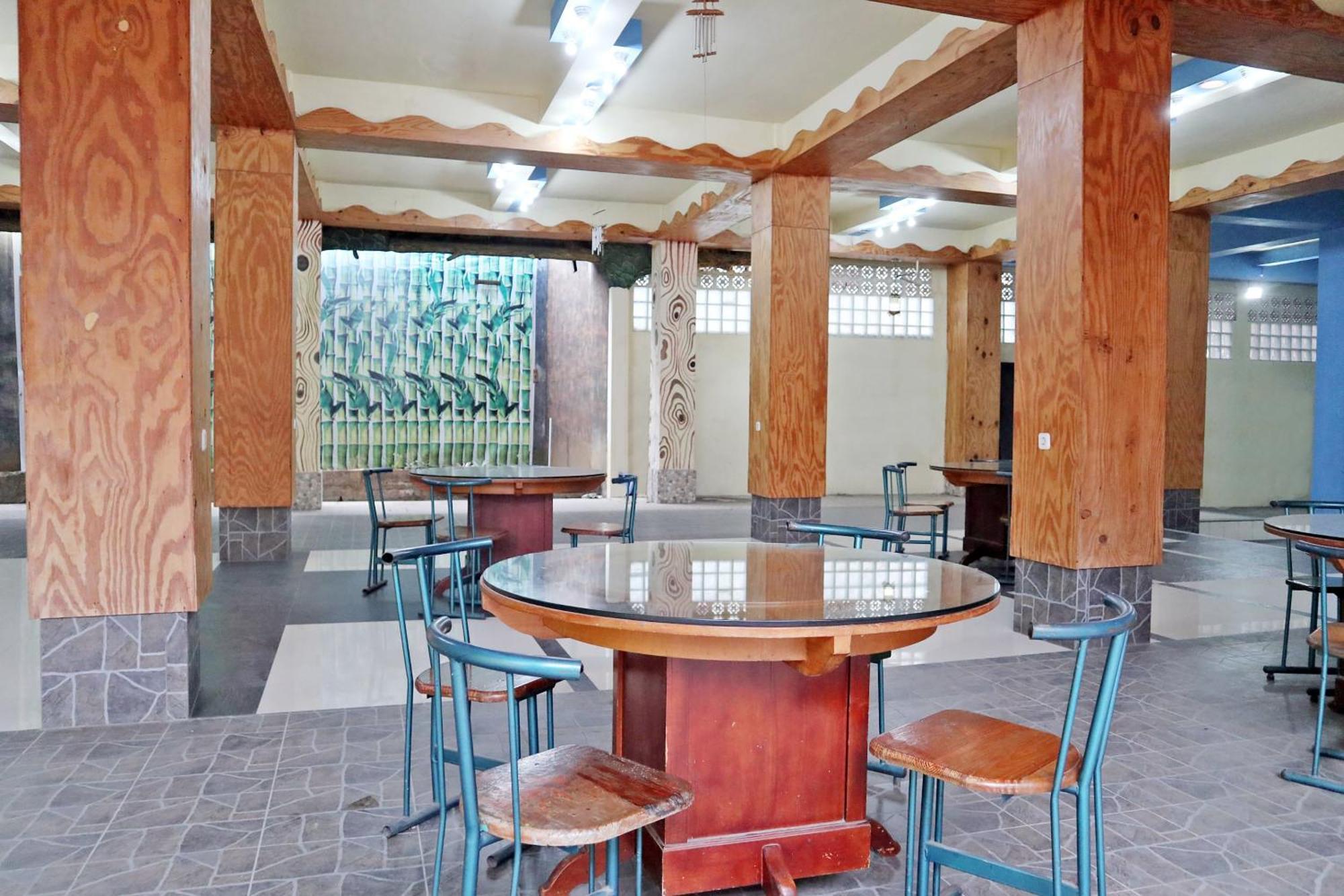 Oyo 1673 M Authentic Kost Man Hotel Padang  Exterior photo
