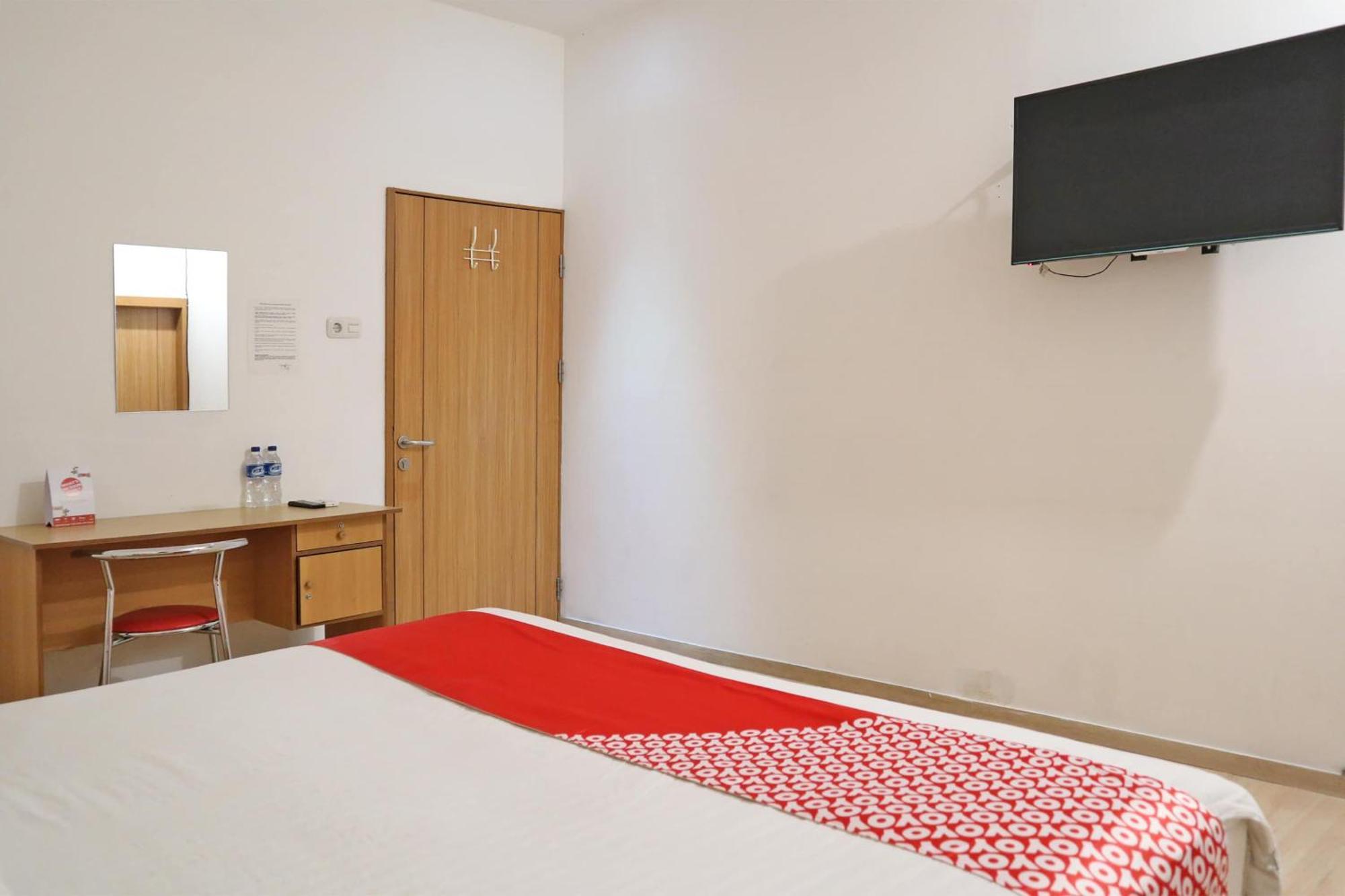 Oyo 1673 M Authentic Kost Man Hotel Padang  Exterior photo