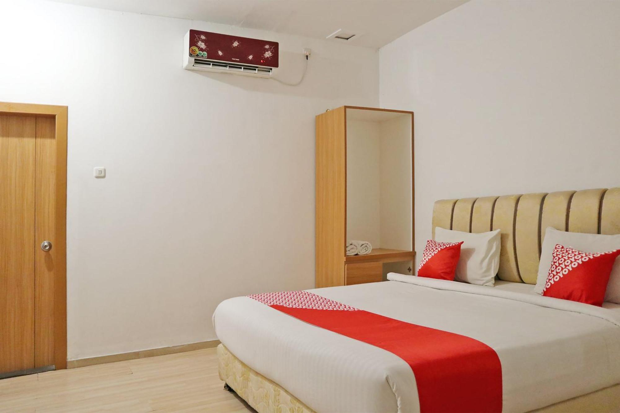 Oyo 1673 M Authentic Kost Man Hotel Padang  Exterior photo