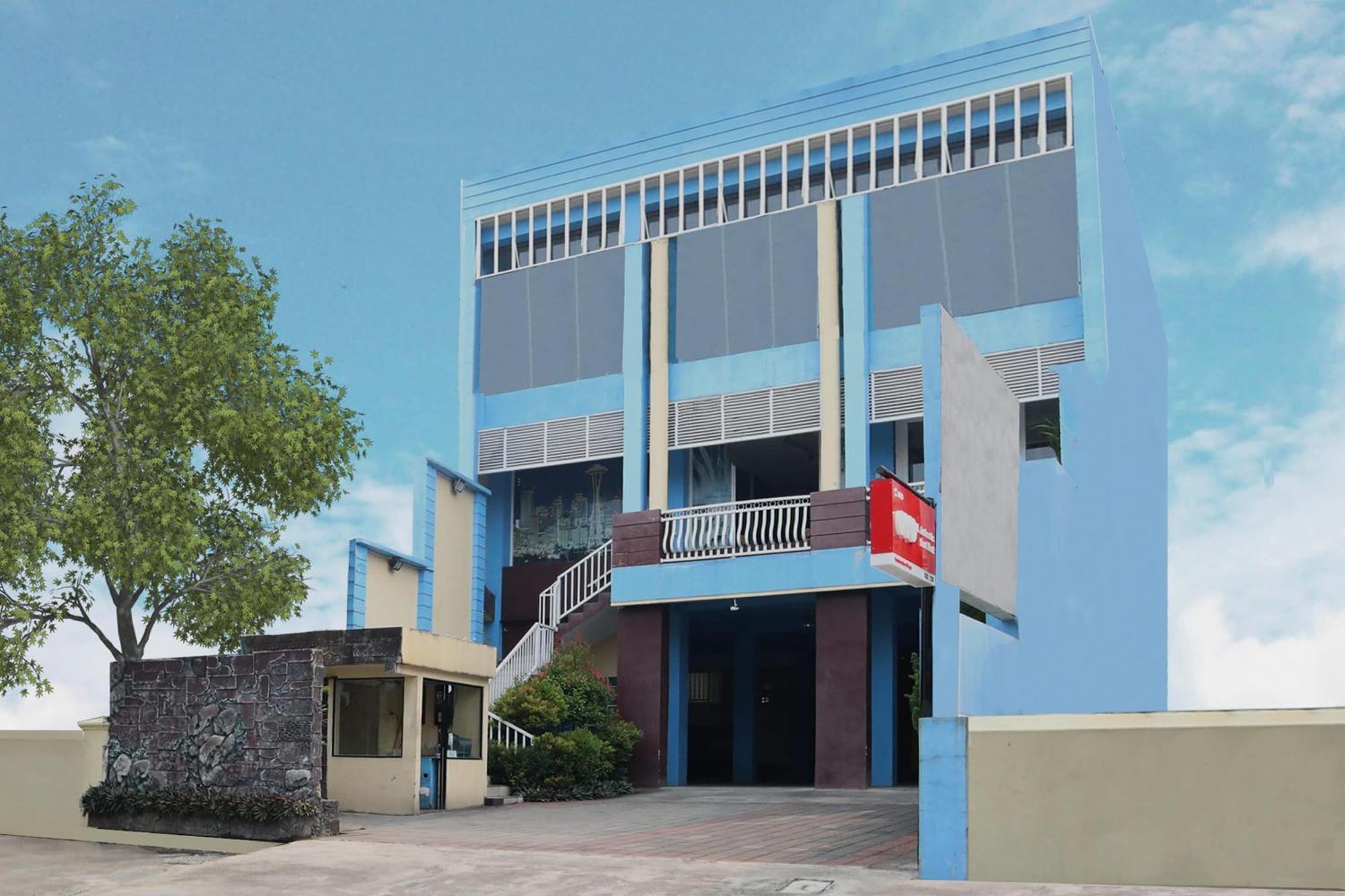 Oyo 1673 M Authentic Kost Man Hotel Padang  Exterior photo