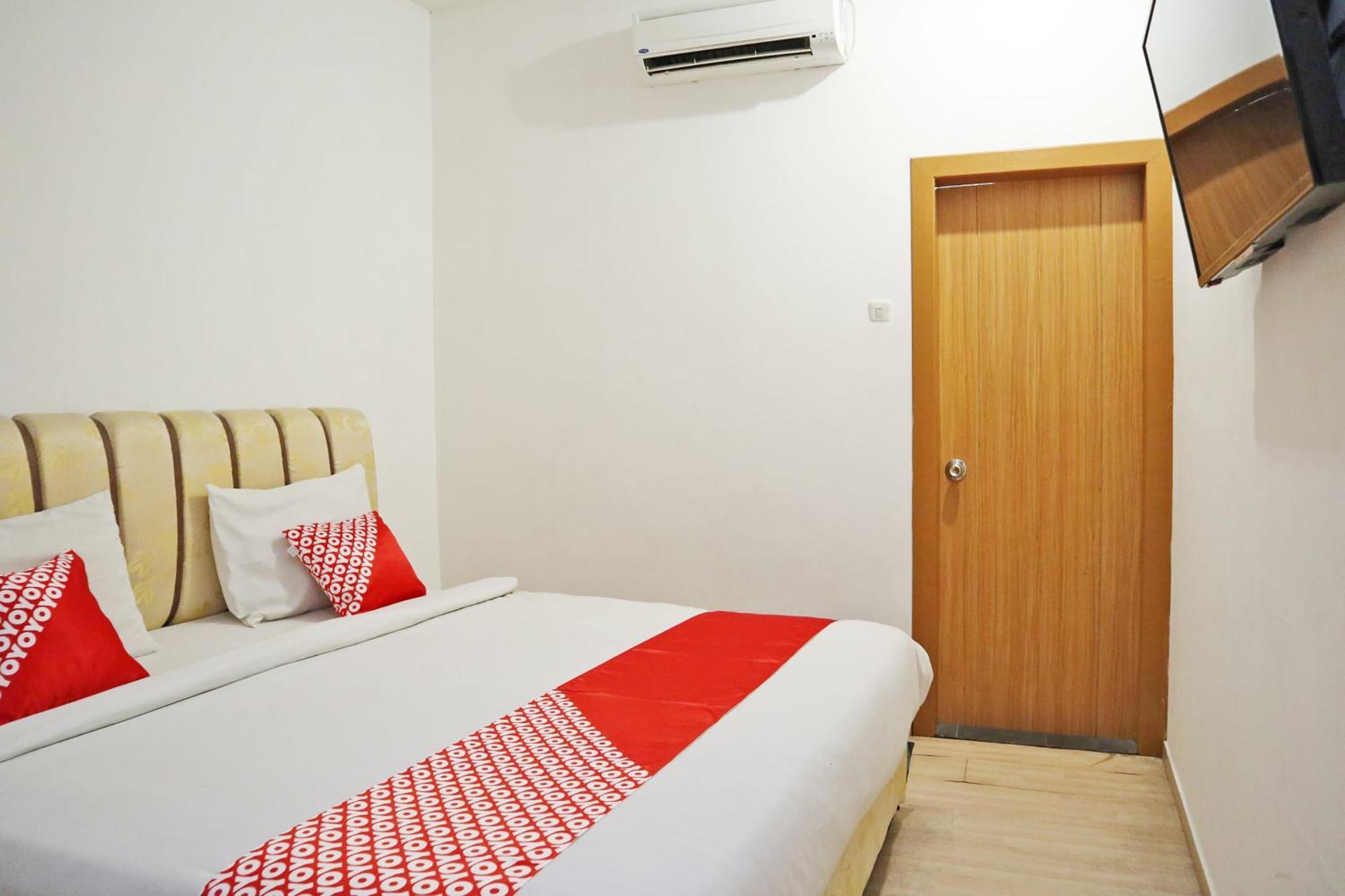 Oyo 1673 M Authentic Kost Man Hotel Padang  Exterior photo